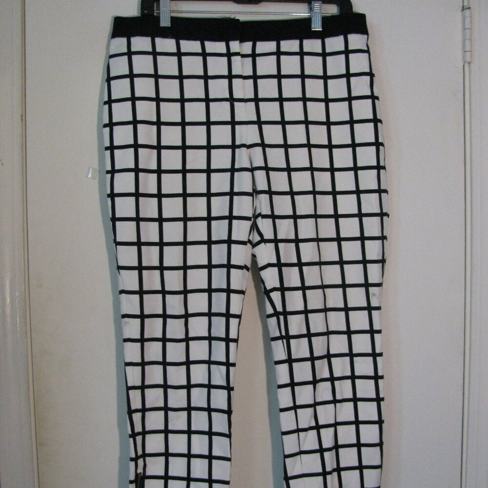 Black Label by Chicos Size 1.5 Large Black White Windowpane Ankle Zipper Leg